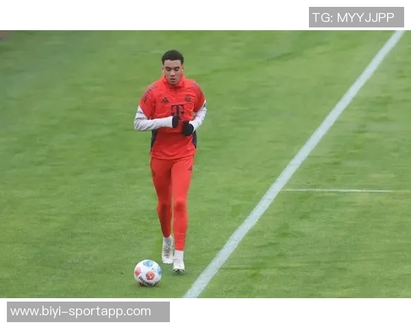 穆西亚拉复出在即今日参与球队部分训练备战新赛季