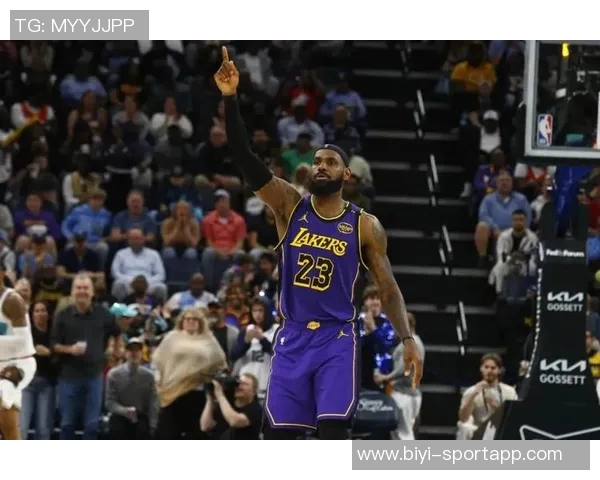 勒布朗带领湖人逆袭费城勇士终结连胜势头再创辉煌